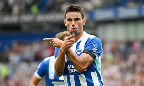 BRIGHTON, ENGLAND - AUGUST 16: Matt O'Riley of Brighton & Hove Albion celebrates scoring his team's first goal during the Premier League match between Brighton & Hove Albion and Fulham at Amex Stadium on August 16, 2025 in Brighton, England. (Photo by Mike Hewitt/Getty Images)