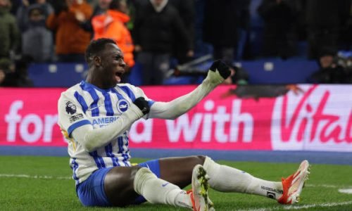 BRIGHTON, ENGLAND - FEBRUARY 14: Yankuba Minteh of Brighton & Hove Albion celebrates after he scored for 3-0 during the Premier League match between Brighton & Hove Albion FC and Chelsea FC at Amex Stadium on February 14, 2025 in Brighton, England. (Photo by Shaun Brooks - CameraSport via Getty Images)
