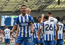 TOPSHOT - Brighton's English-born Danish midfielder #33 Matt O'Riley celebrates  scoring the opening goal from the penalty spot during the English Premier League football match between Brighton and Hove Albion and Fulham at the American Express Community Stadium in Brighton, southern England on August 16, 2025. (Photo by Glyn KIRK / AFP) / RESTRICTED TO EDITORIAL USE. No use with unauthorized audio, video, data, fixture lists, club/league logos or 'live' services. Online in-match use limited to 120 images. An additional 40 images may be used in extra time. No video emulation. Social media in-match use limited to 120 images. An additional 40 images may be used in extra time. No use in betting publications, games or single club/league/player publications. /  (Photo by GLYN KIRK/AFP via Getty Images)