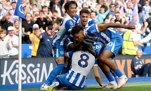 BRIGHTON, ENGLAND - AUGUST 31: Brajan Gruda of Brighton & Hove Albion (obscured) celebrates scoring his team's second goal with teammates during the Premier League match between Brighton & Hove Albion and Manchester City at Amex Stadium on August 31, 2025 in Brighton, England. (Photo by Mike Hewitt/Getty Images)