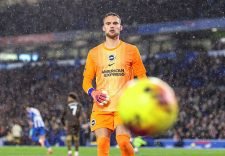 BRIGHTON, ENGLAND - NOVEMBER 22: Brighton & Hove Albion goalkeeper Bart Verbruggen during the Premier League match between Brighton & Hove Albion and Brentford at Amex Stadium on November 22, 2025 in Brighton, England. (Photo by Charlotte Wilson/Offside/Offside via Getty Images)